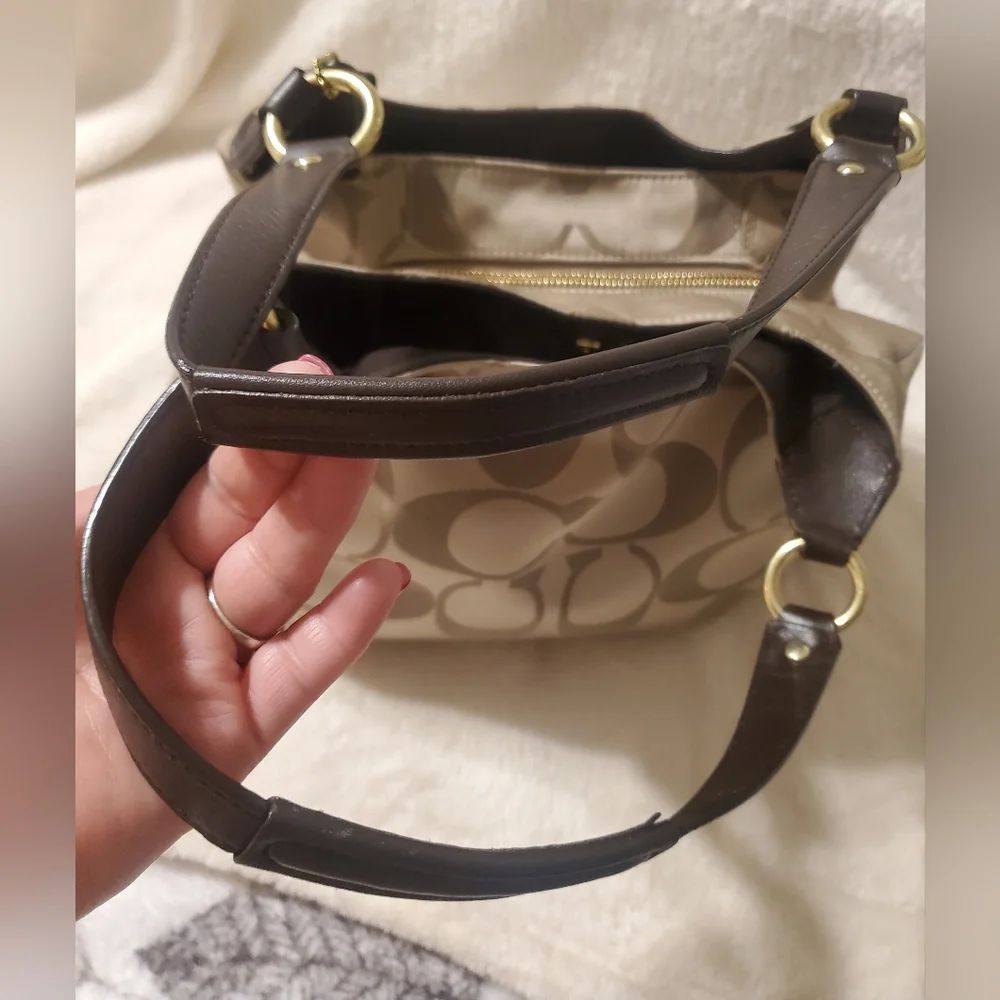 Coach Signature Bag - Picture 4 of 9